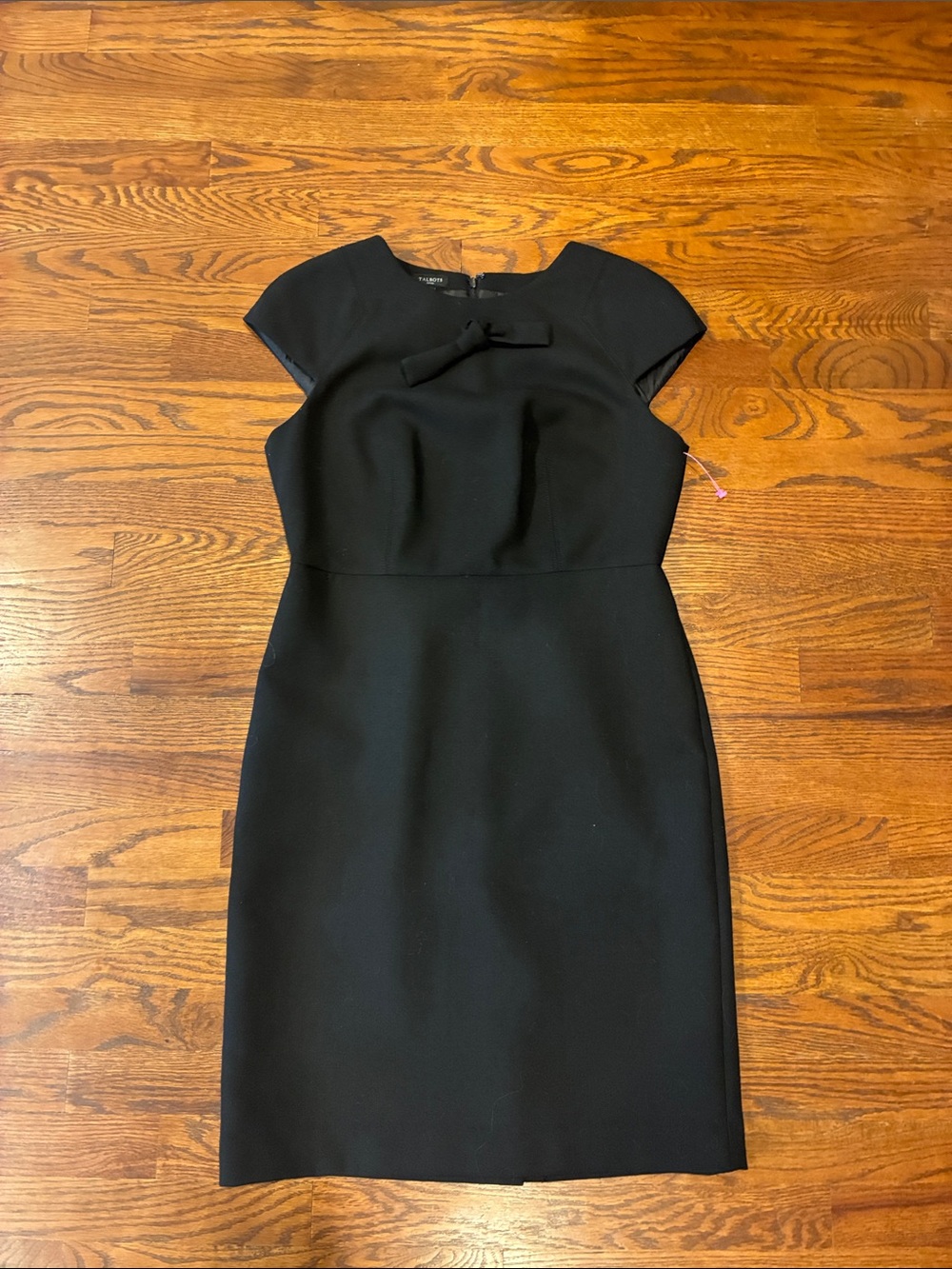 Talbots black short sleeve dress size 10 petite. Bow detail on the front.